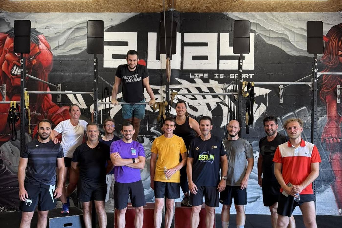 Groupe de collaborateurs après une séance de sport collective dans le centre A.WAY à Quetigny